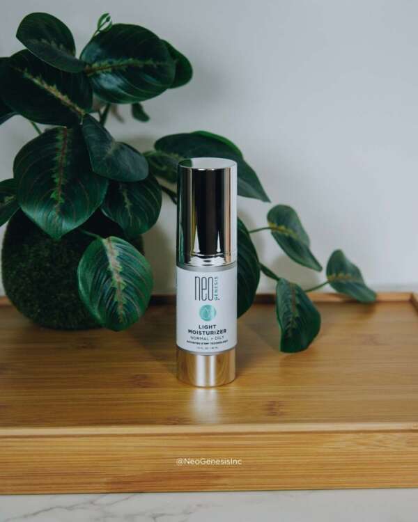 Light Moisturizer 30 mL - Image 2